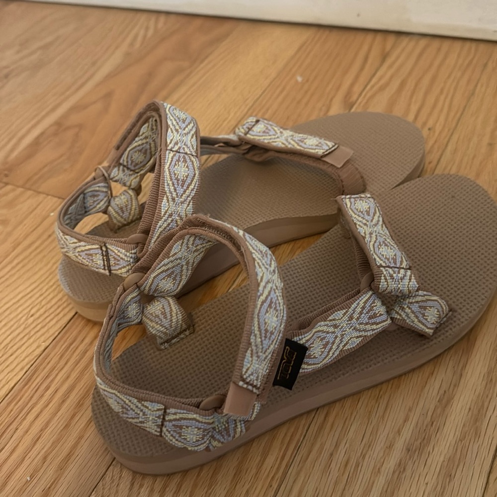 Brand new tevas